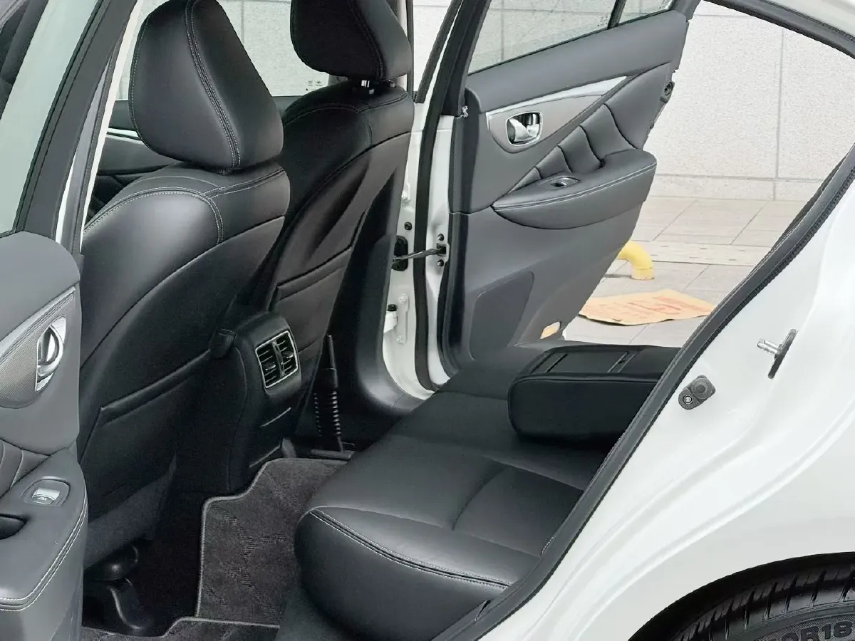 2016 Infiniti Q50L 2.0T 211HP L4 7AT,autocango,china used car exporter,china ev exporter,chinese used car exporter,chinese used ev exporter