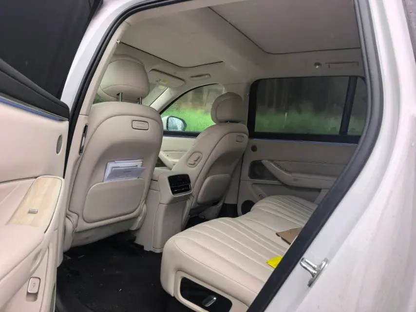 2025 AITO AITO M8 REEV 160HP REEV 53.4KWH,autocango,china used car exporter,china ev exporter,chinese used car exporter,chinese used ev exporter