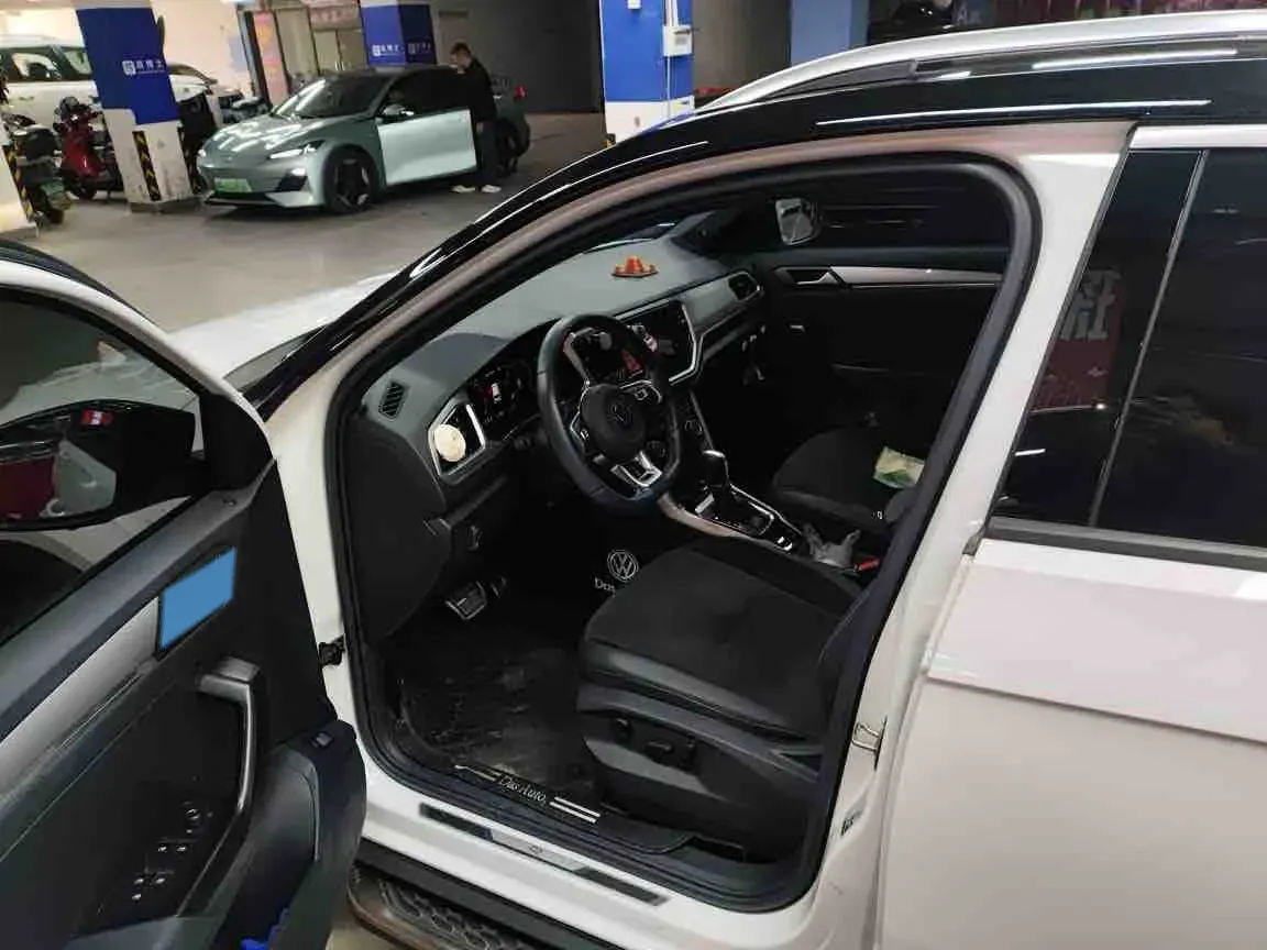 2022 Volkswagen T-Roc 1.4T 150HP L4 7DCT,autocango,china used car exporter,china ev exporter,chinese used car exporter,chinese used ev exporter