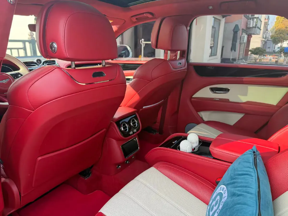 2022 Bentley Bentayga 4.0T 550HP V8 8AT,autocango,china used car exporter,china ev exporter,chinese used car exporter,chinese used ev exporter
