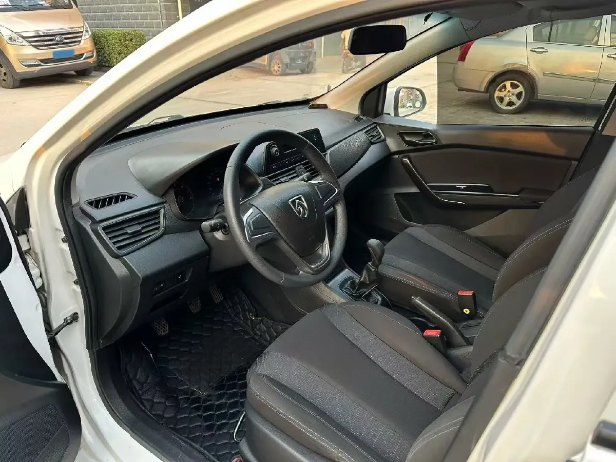 2020 BaoJun 310 1.2L 80HP L4 5MT,autocango,china used car exporter,china ev exporter,chinese used car exporter,chinese used ev exporter