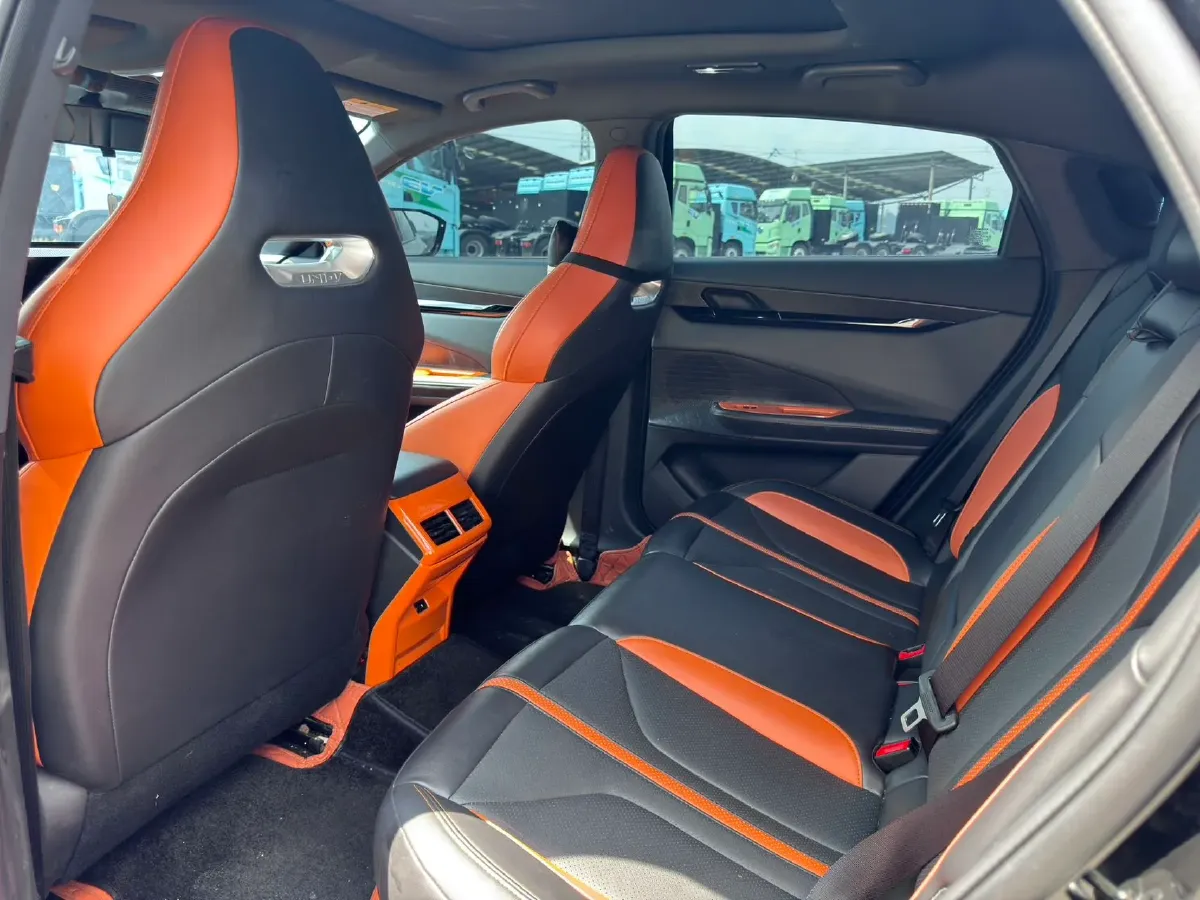 2024 ChangAn UNI-V 1.5T 188HP L4 7DCT,autocango,china used car exporter,china ev exporter,chinese used car exporter,chinese used ev exporter