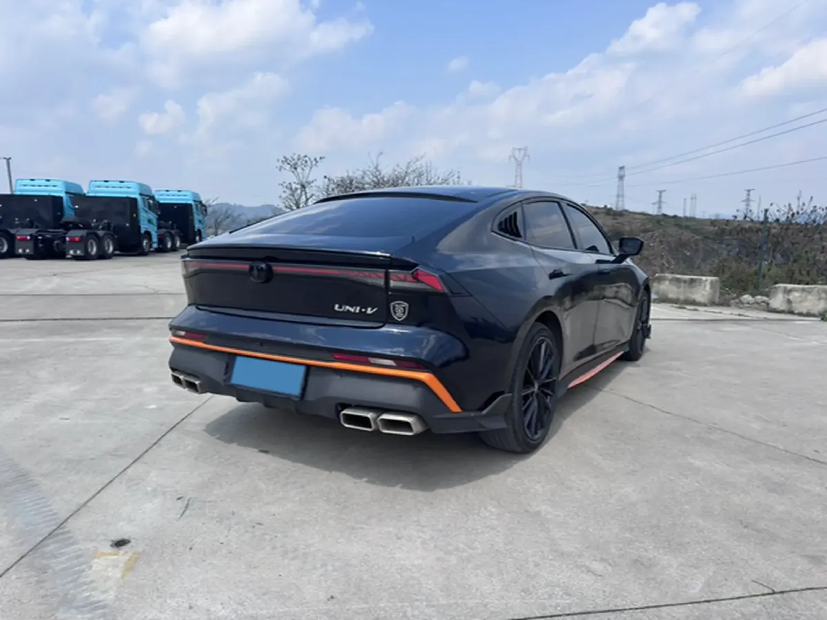 2024 ChangAn UNI-V 1.5T 188HP L4 7DCT,autocango,china used car exporter,china ev exporter,chinese used car exporter,chinese used ev exporter