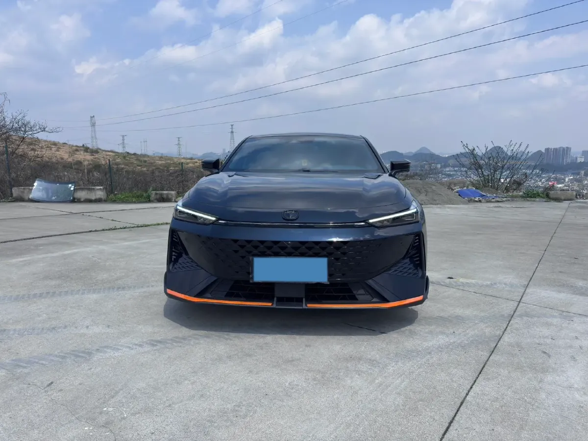 2024 ChangAn UNI-V 1.5T 188HP L4 7DCT,autocango,china used car exporter,china ev exporter,chinese used car exporter,chinese used ev exporter