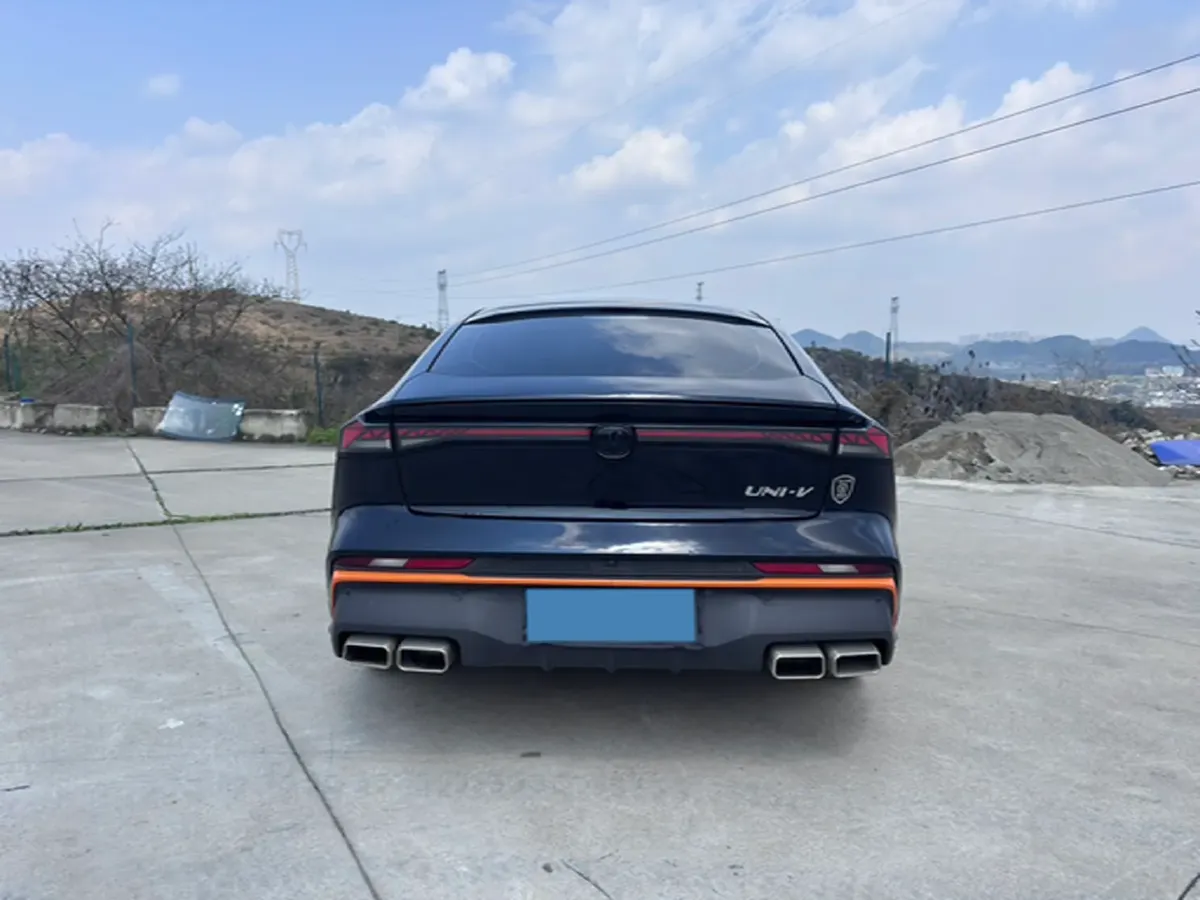 2024 ChangAn UNI-V 1.5T 188HP L4 7DCT,autocango,china used car exporter,china ev exporter,chinese used car exporter,chinese used ev exporter
