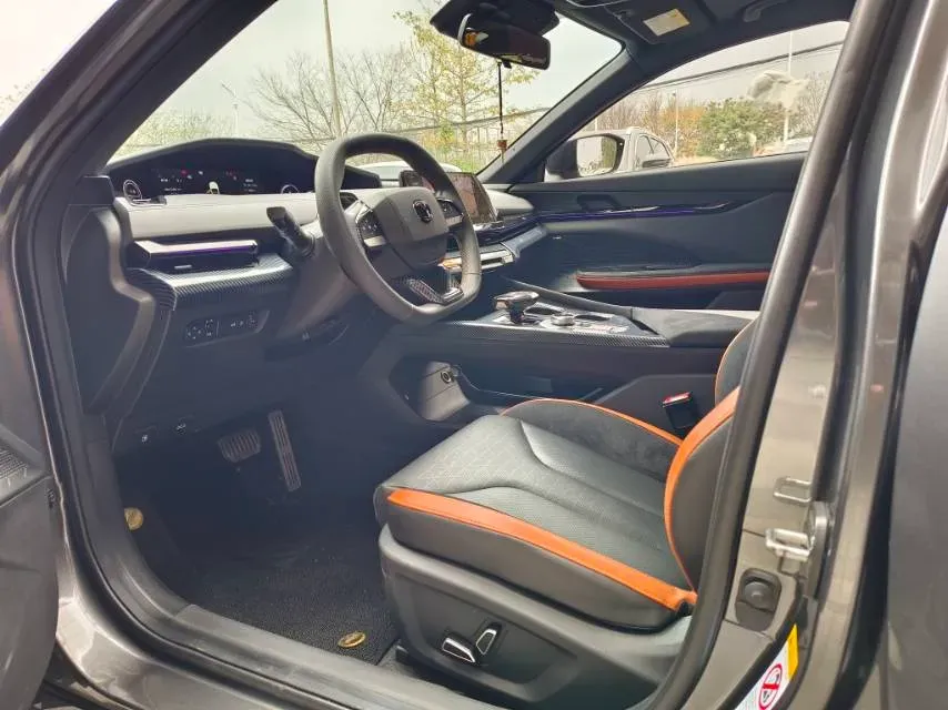 2022 ChangAn UNI-V 2.0T 233HP L4 8AT,autocango,china used car exporter,china ev exporter,chinese used car exporter,chinese used ev exporter