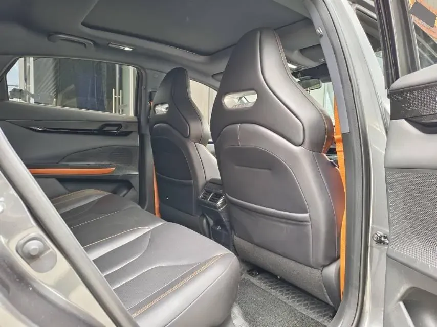 2022 ChangAn UNI-V 2.0T 233HP L4 8AT,autocango,china used car exporter,china ev exporter,chinese used car exporter,chinese used ev exporter