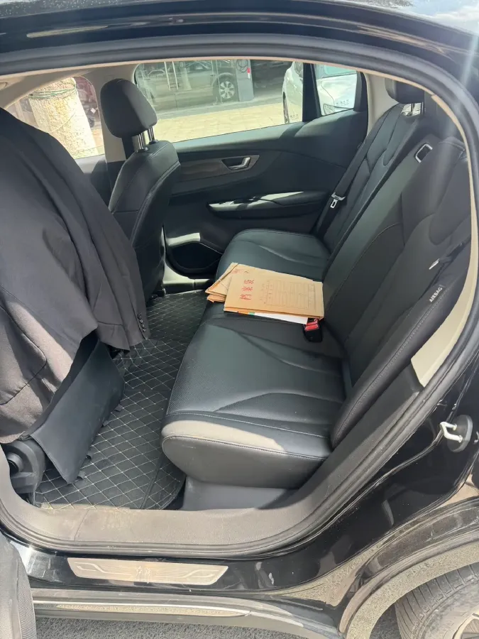 2024 HongQi E-QM5 BEV 60KWH,autocango,china used car exporter,china ev exporter,chinese used car exporter,chinese used ev exporter