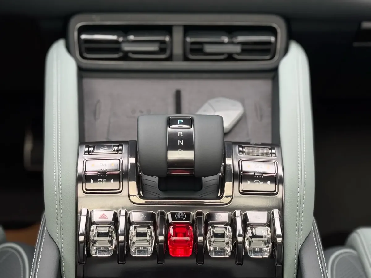 2025 FangChengBao Bao 5 1.5T 194HP L4 E-CVT PHEV 31.8KWH,autocango,china used car exporter,china ev exporter,chinese used car exporter,chinese used ev exporter