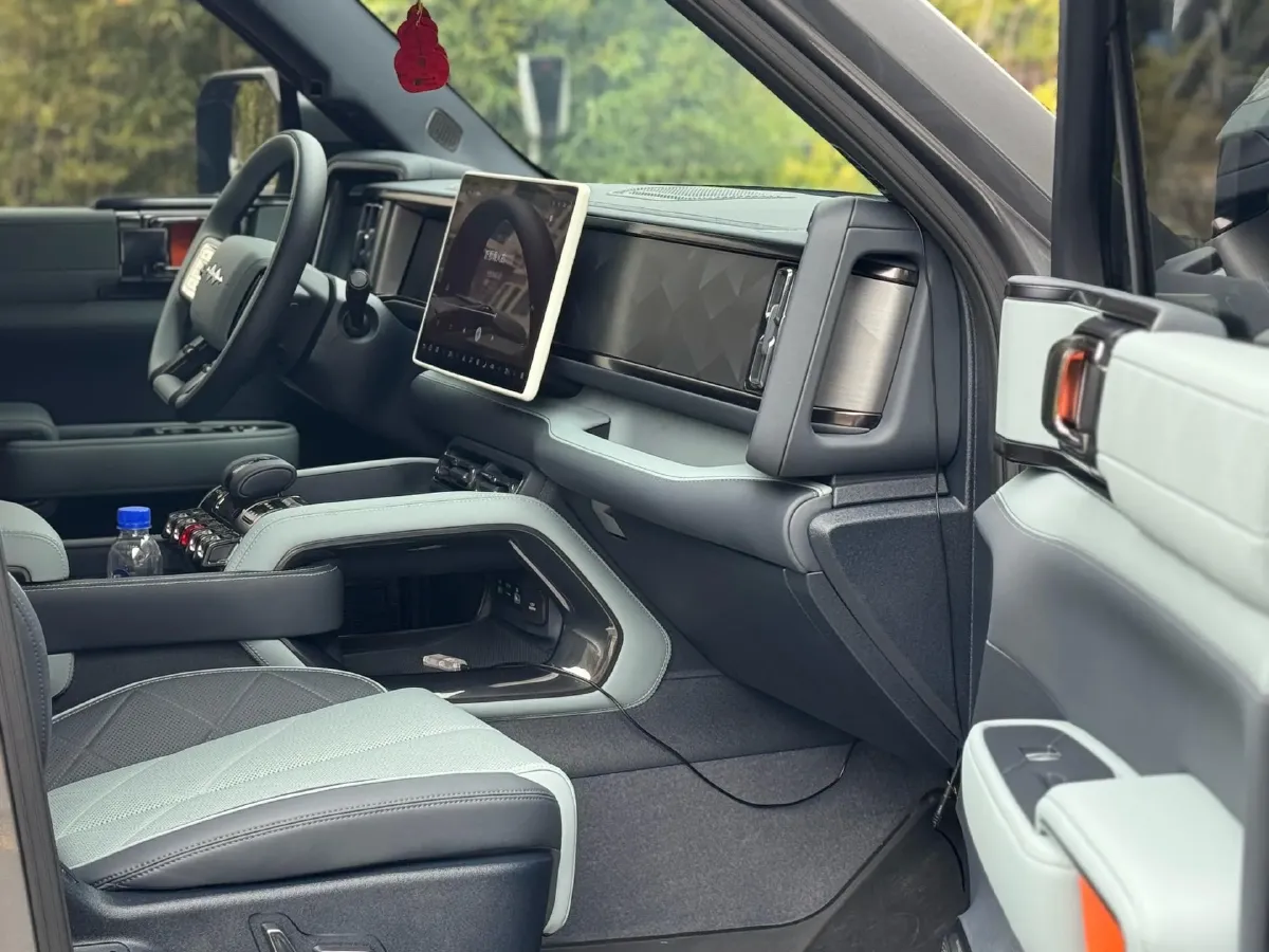 2025 FangChengBao Bao 5 1.5T 194HP L4 E-CVT PHEV 31.8KWH,autocango,china used car exporter,china ev exporter,chinese used car exporter,chinese used ev exporter