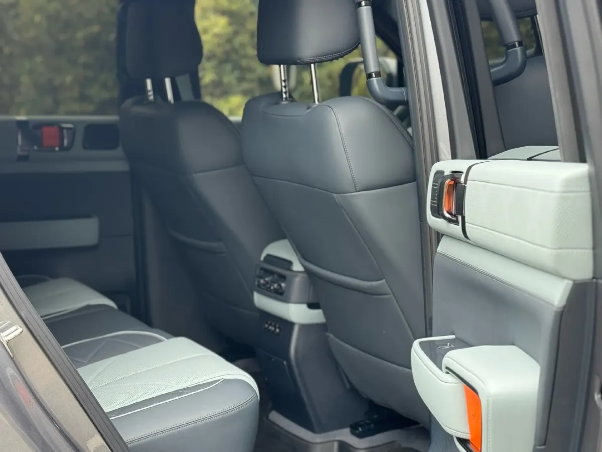 2025 FangChengBao Bao 5 1.5T 194HP L4 E-CVT PHEV 31.8KWH,autocango,china used car exporter,china ev exporter,chinese used car exporter,chinese used ev exporter