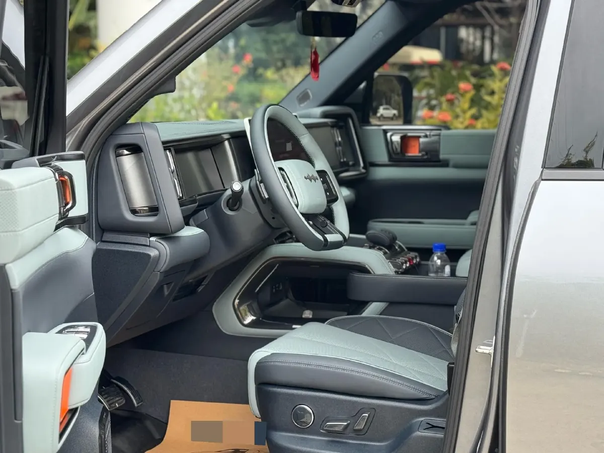 2025 FangChengBao Bao 5 1.5T 194HP L4 E-CVT PHEV 31.8KWH,autocango,china used car exporter,china ev exporter,chinese used car exporter,chinese used ev exporter