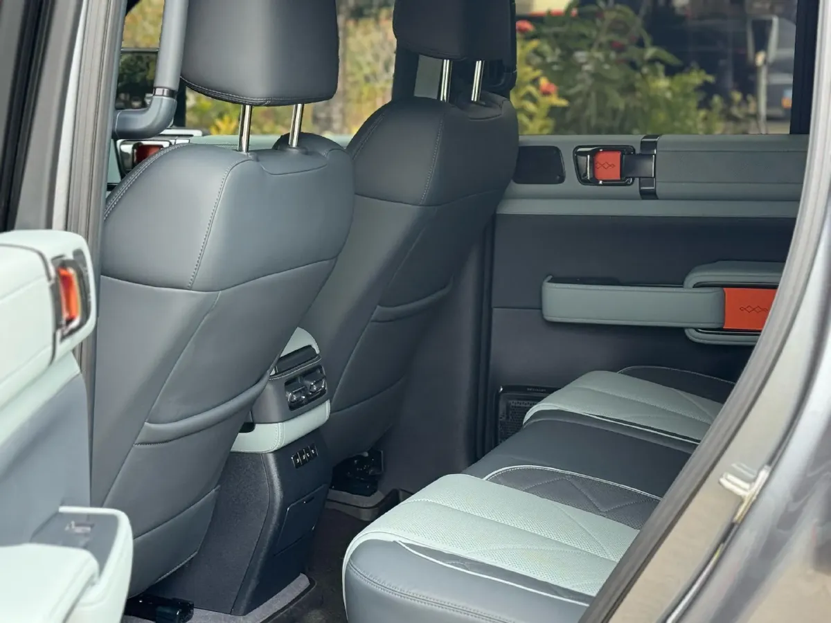 2025 FangChengBao Bao 5 1.5T 194HP L4 E-CVT PHEV 31.8KWH,autocango,china used car exporter,china ev exporter,chinese used car exporter,chinese used ev exporter