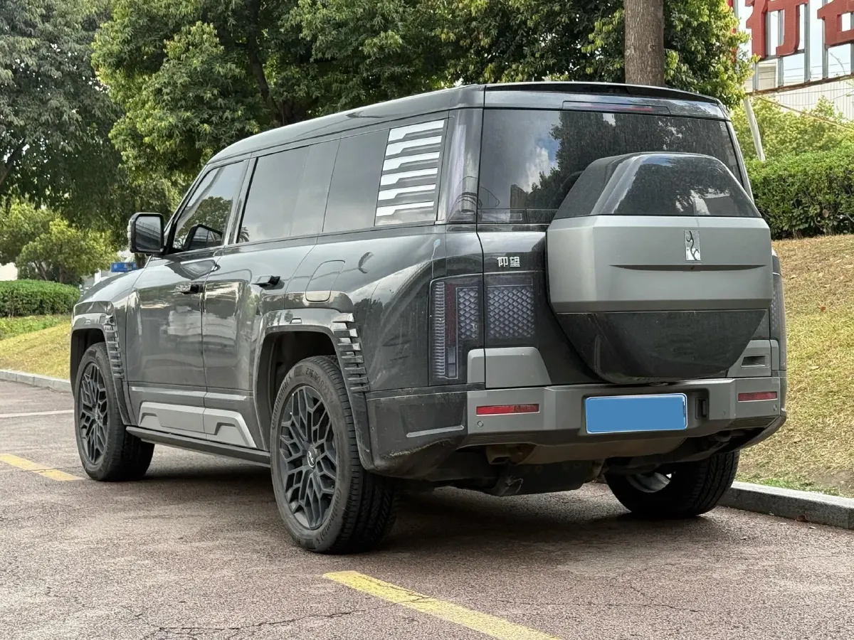 2023 YangWang U8 2.0T 272HP L4 REEV 49.05KWH,autocango,china used car exporter,china ev exporter,chinese used car exporter,chinese used ev exporter