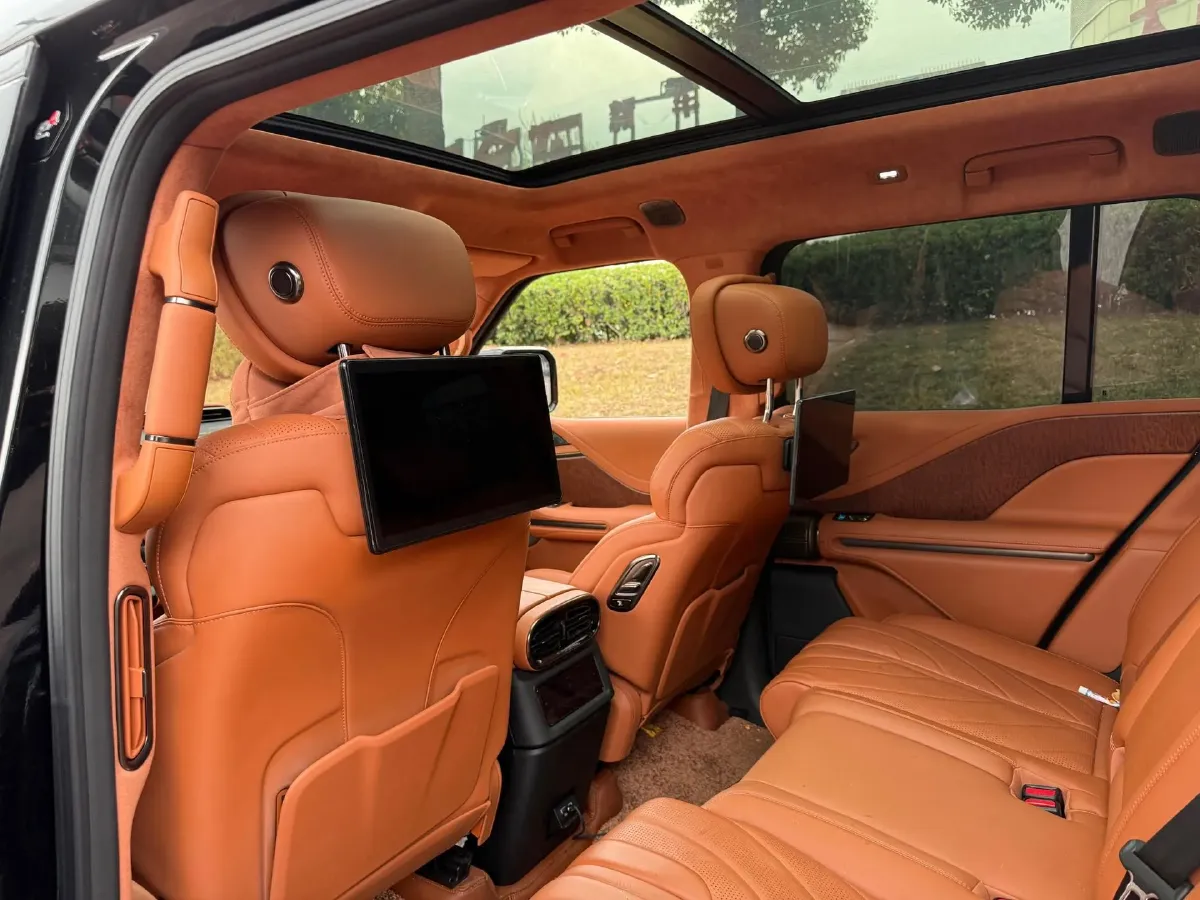 2023 YangWang U8 2.0T 272HP L4 REEV 49.05KWH,autocango,china used car exporter,china ev exporter,chinese used car exporter,chinese used ev exporter