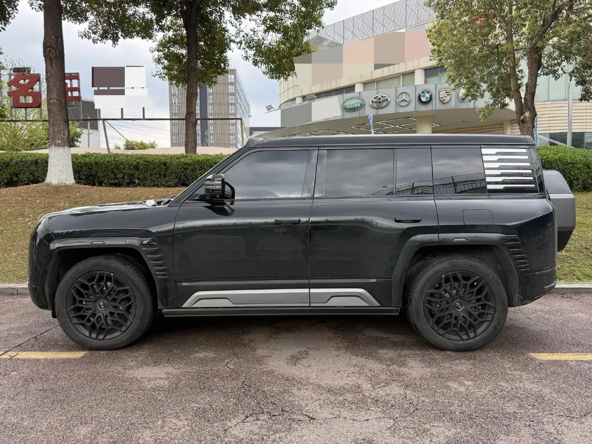 2023 YangWang U8 2.0T 272HP L4 REEV 49.05KWH,autocango,china used car exporter,china ev exporter,chinese used car exporter,chinese used ev exporter