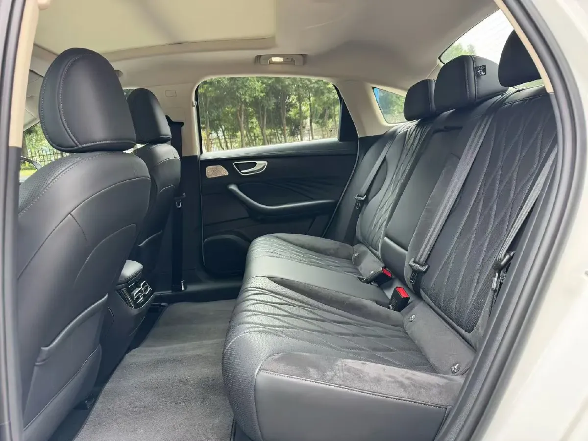 2023 Roewe D7 BEV 59.2KWH,autocango,china used car exporter,china ev exporter,chinese used car exporter,chinese used ev exporter