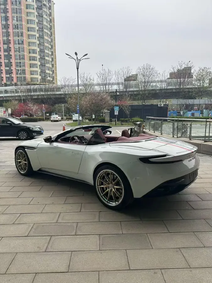 2022 Aston Martin DB11 4.0T 534HP V8 8AT,autocango,china used car exporter,china ev exporter,chinese used car exporter,chinese used ev exporter