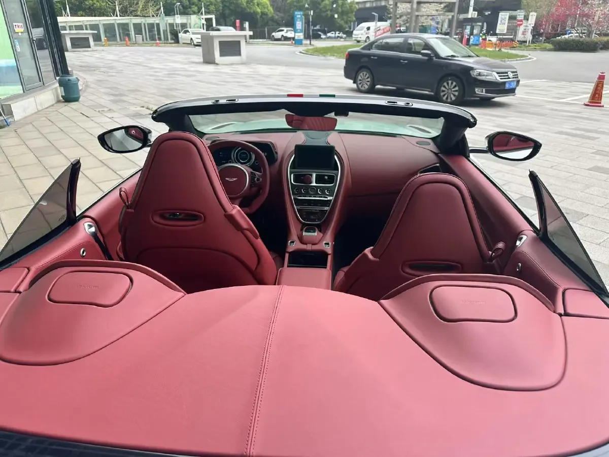 2022 Aston Martin DB11 4.0T 534HP V8 8AT,autocango,china used car exporter,china ev exporter,chinese used car exporter,chinese used ev exporter