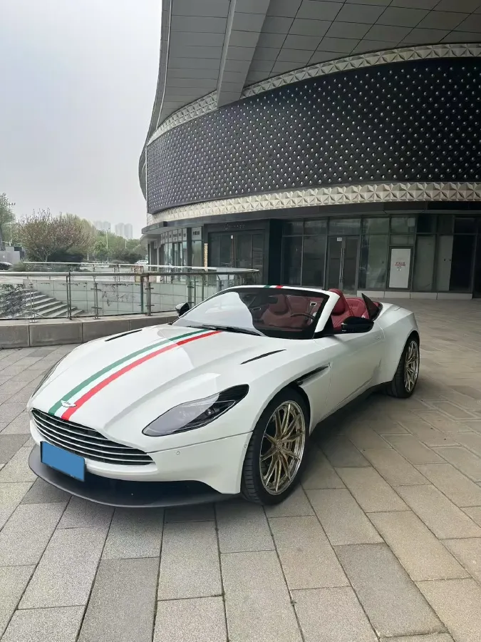 2022 Aston Martin DB11 4.0T 534HP V8 8AT,autocango,china used car exporter,china ev exporter,chinese used car exporter,chinese used ev exporter