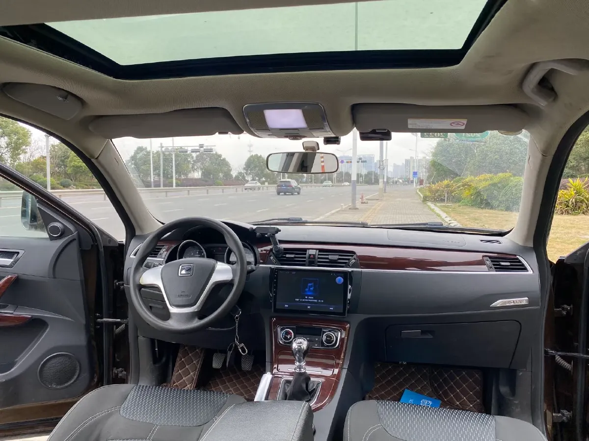 2017 BaoJun 560 1.5T 150HP L4 6MT,autocango,china used car exporter,china ev exporter,chinese used car exporter,chinese used ev exporter