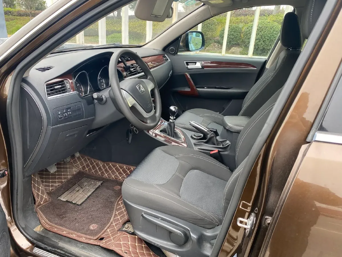 2017 BaoJun 560 1.5T 150HP L4 6MT,autocango,china used car exporter,china ev exporter,chinese used car exporter,chinese used ev exporter