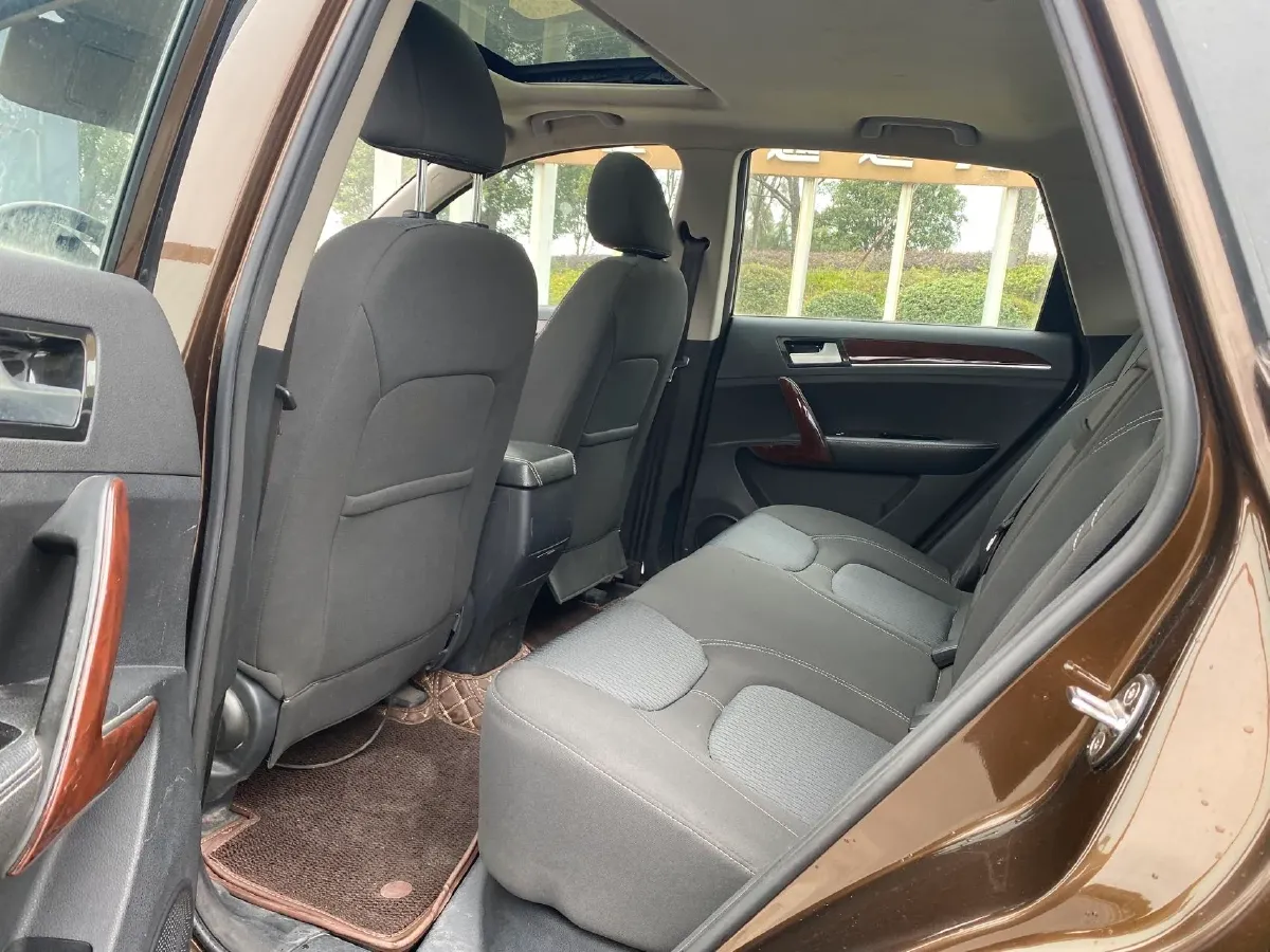 2017 BaoJun 560 1.5T 150HP L4 6MT,autocango,china used car exporter,china ev exporter,chinese used car exporter,chinese used ev exporter