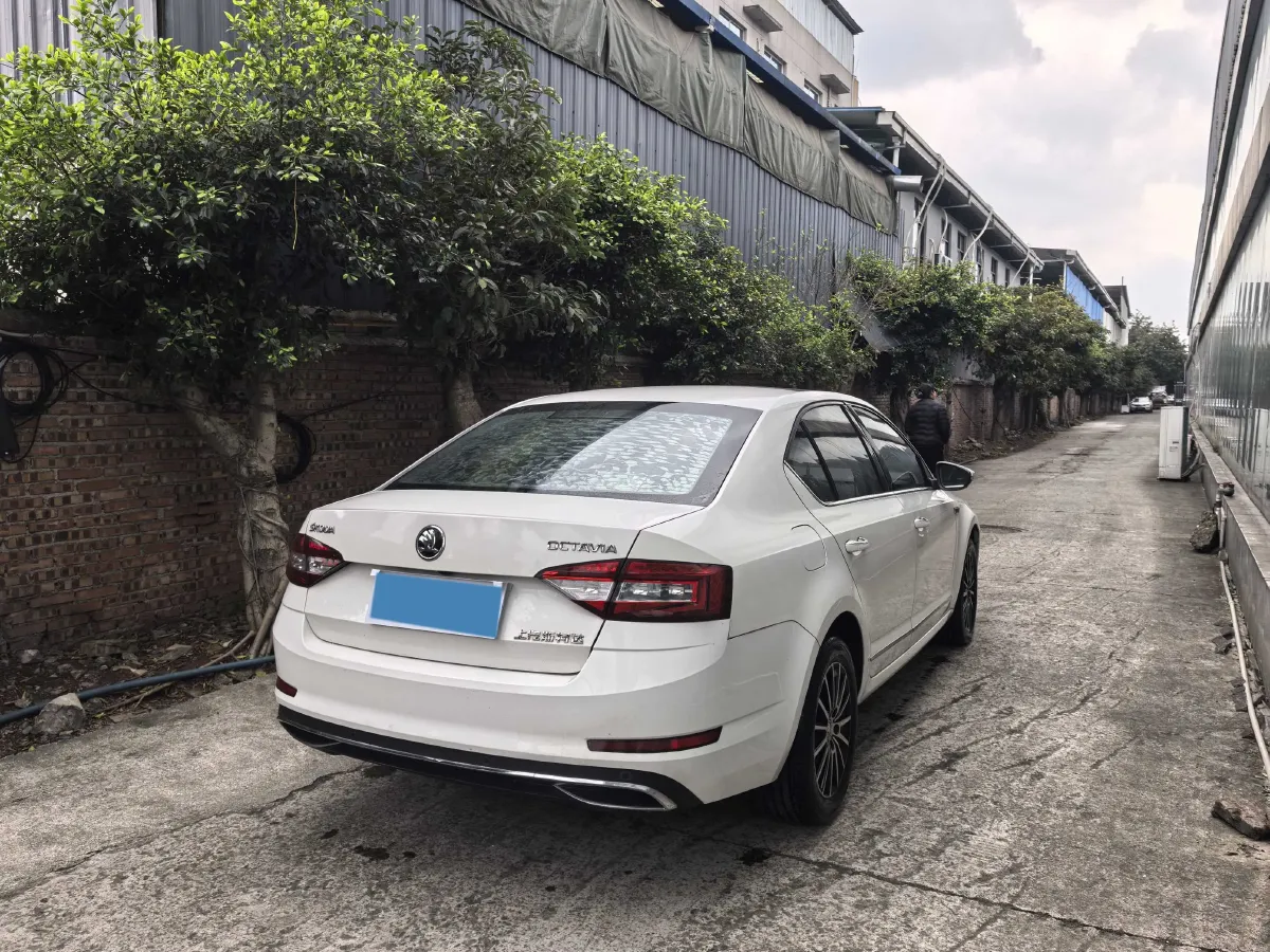 2018 Skoda Octavia 1.6L 110HP L4 6AT,autocango,china used car exporter,china ev exporter,chinese used car exporter,chinese used ev exporter