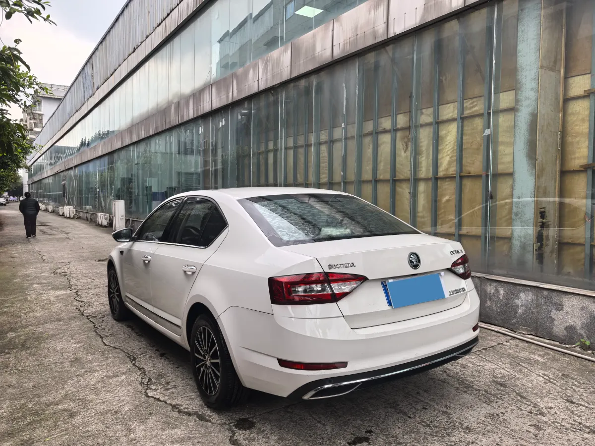 2018 Skoda Octavia 1.6L 110HP L4 6AT,autocango,china used car exporter,china ev exporter,chinese used car exporter,chinese used ev exporter