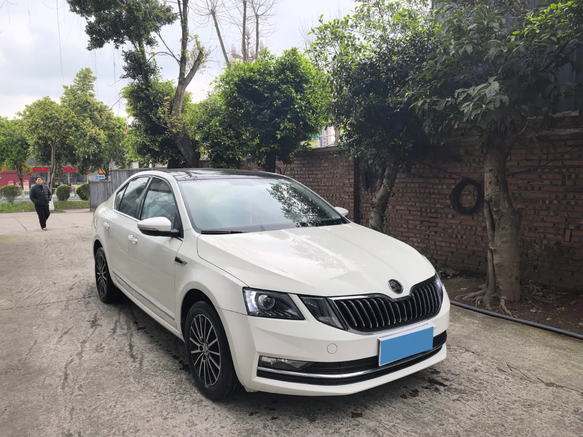 2018 Skoda Octavia 1.6L 110HP L4 6AT,autocango,china used car exporter,china ev exporter,chinese used car exporter,chinese used ev exporter