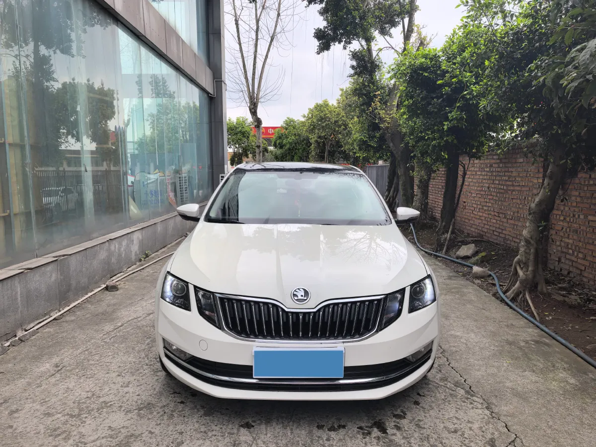 2018 Skoda Octavia 1.6L 110HP L4 6AT,autocango,china used car exporter,china ev exporter,chinese used car exporter,chinese used ev exporter
