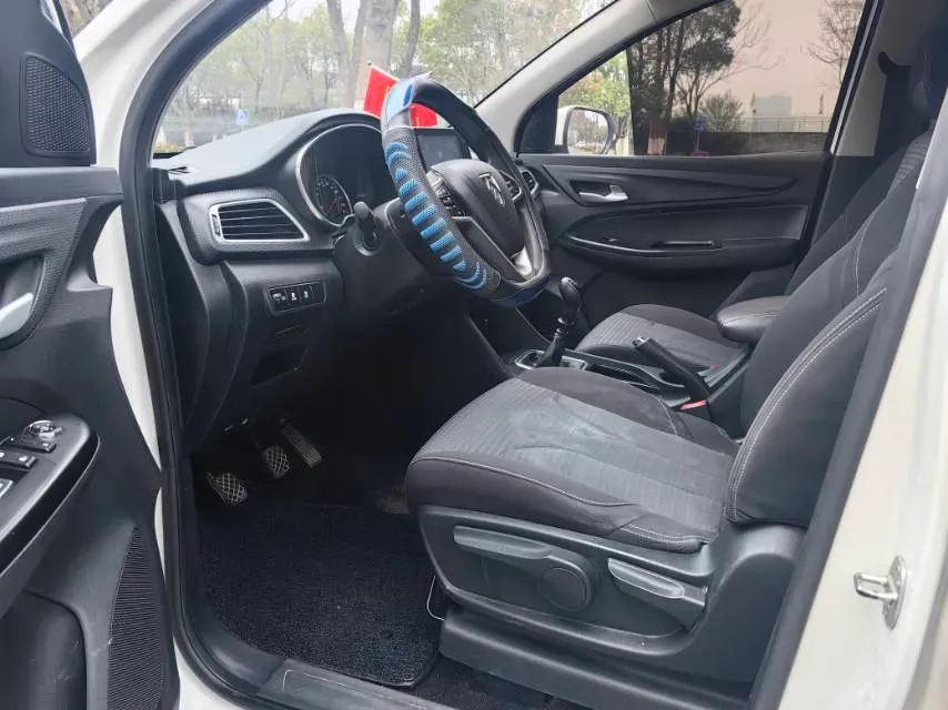 2019 BaoJun 730 1.5T 150HP L4 6MT,autocango,china used car exporter,china ev exporter,chinese used car exporter,chinese used ev exporter