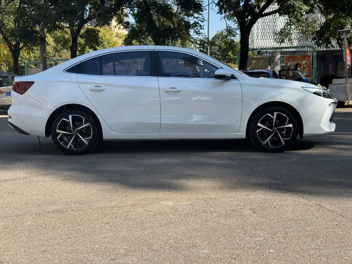 2023 Roewe i5 1.5L 129HP L4 CVT,autocango,china used car exporter,china ev exporter,chinese used car exporter,chinese used ev exporter