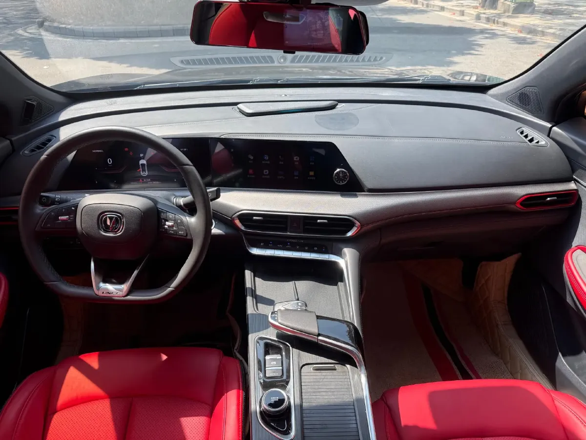 2020 ChangAn UNI-T 1.5T 180HP L4 7DCT,autocango,china used car exporter,china ev exporter,chinese used car exporter,chinese used ev exporter