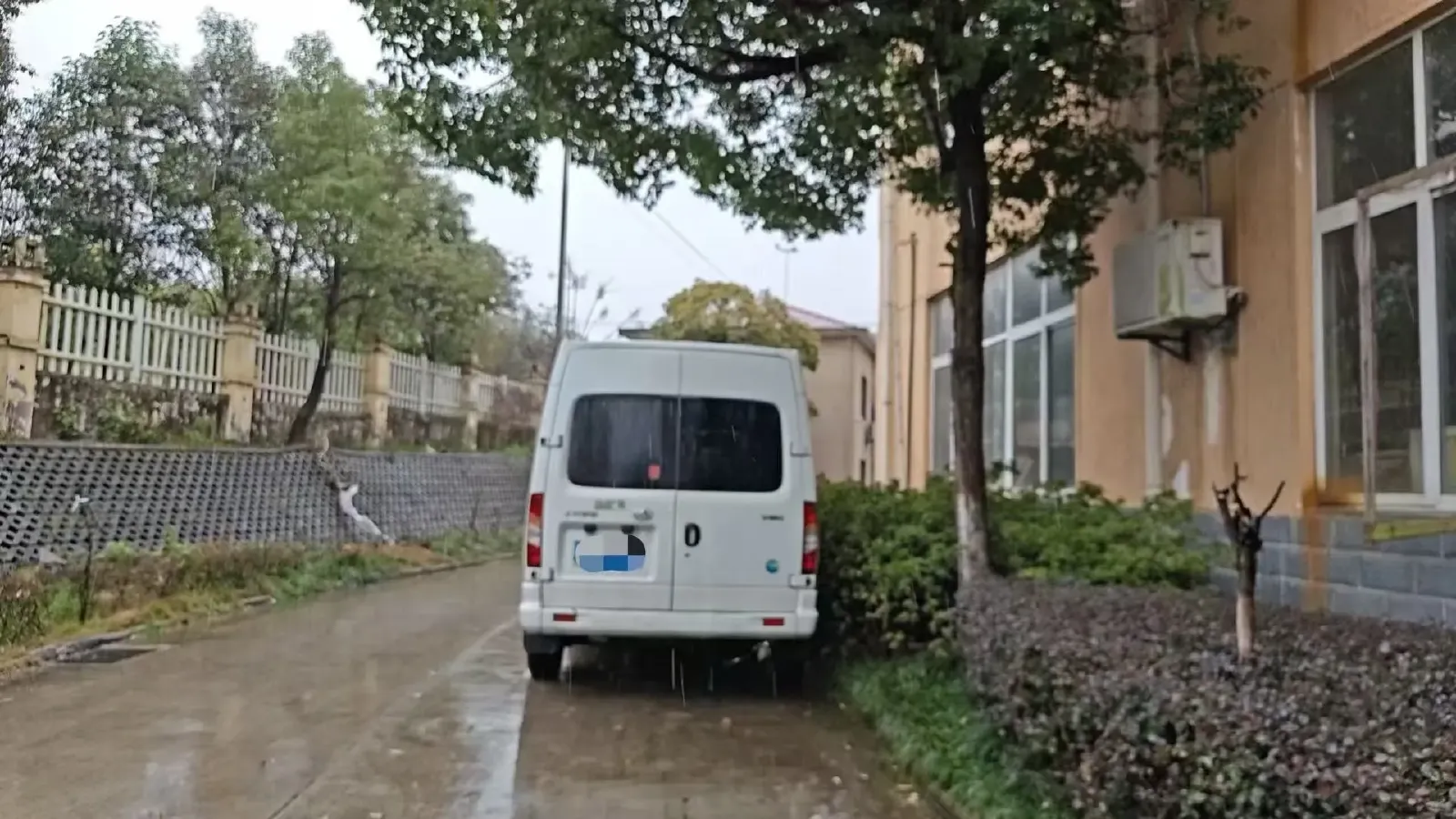 2021 MAXUS XinTu V80 2.0T 139HP L4 6MT,autocango,china used car exporter,china ev exporter,chinese used car exporter,chinese used ev exporter