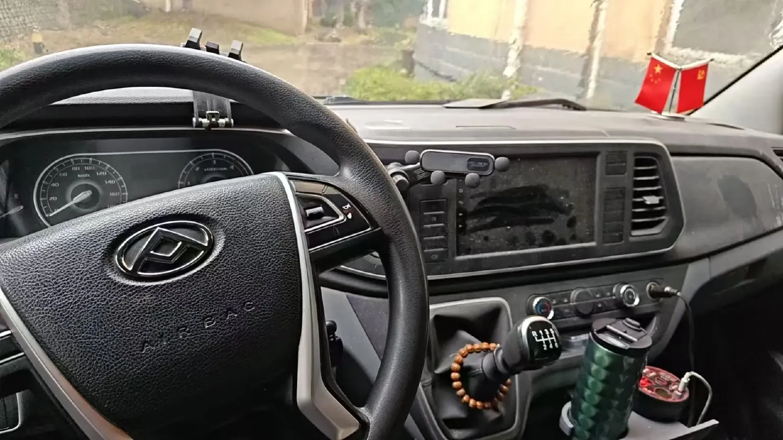 2021 MAXUS XinTu V80 2.0T 139HP L4 6MT,autocango,china used car exporter,china ev exporter,chinese used car exporter,chinese used ev exporter