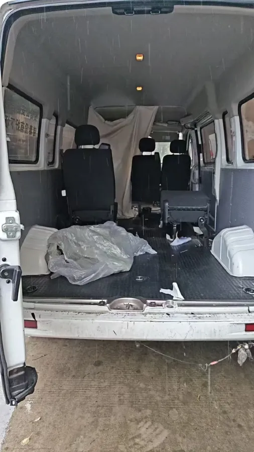 2021 MAXUS XinTu V80 2.0T 139HP L4 6MT,autocango,china used car exporter,china ev exporter,chinese used car exporter,chinese used ev exporter