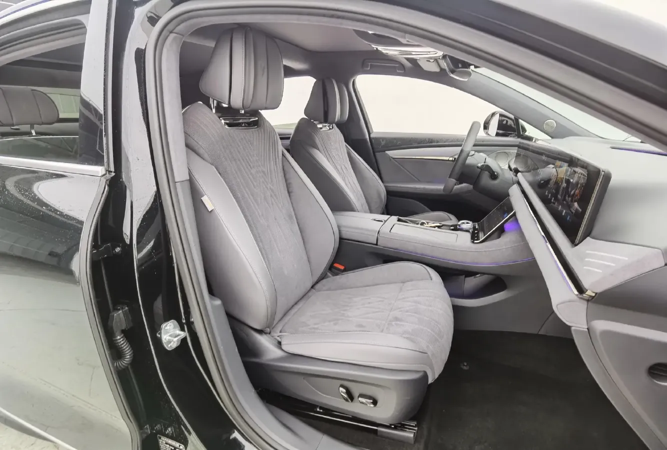 2023 Voyah ZhuiGuang BEV 82.11KWH,autocango,china used car exporter,china ev exporter,chinese used car exporter,chinese used ev exporter