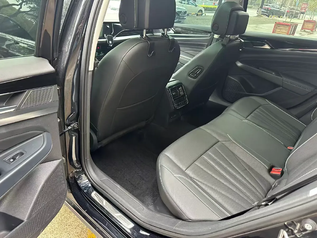 2024 Volkswagen Passat 2.0T 220HP L4 7DCT,autocango,china used car exporter,china ev exporter,chinese used car exporter,chinese used ev exporter