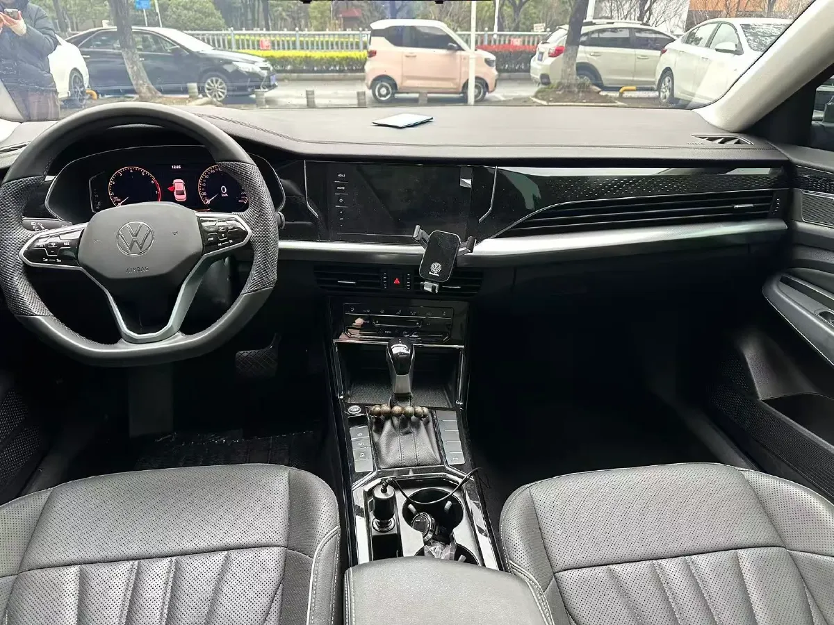 2024 Volkswagen Passat 2.0T 220HP L4 7DCT,autocango,china used car exporter,china ev exporter,chinese used car exporter,chinese used ev exporter