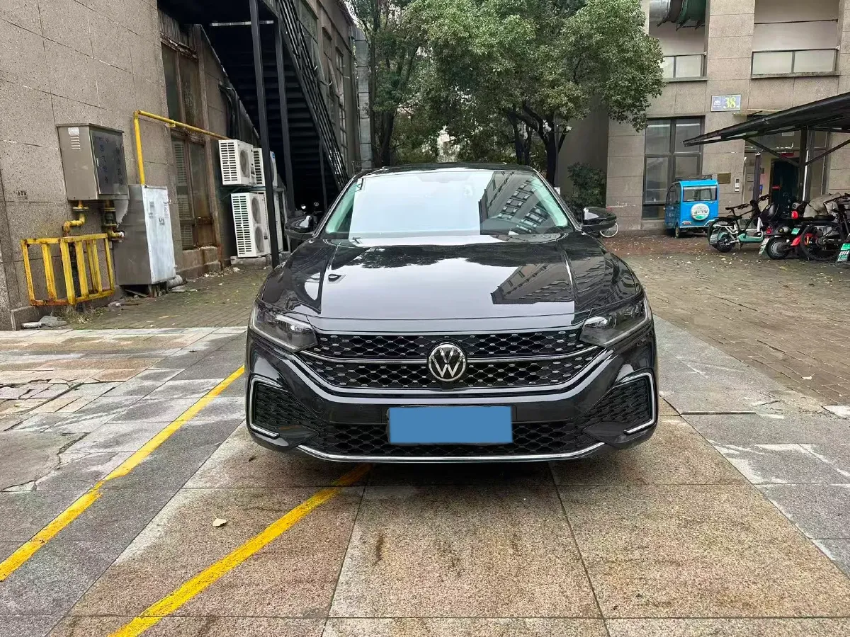 2024 Volkswagen Passat 2.0T 220HP L4 7DCT,autocango,china used car exporter,china ev exporter,chinese used car exporter,chinese used ev exporter