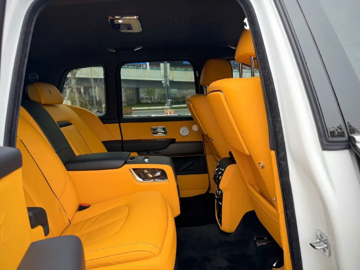 2018 Rolls-Royce Cullinan 6.7T 571HP V12 8AT,autocango,china used car exporter,china ev exporter,chinese used car exporter,chinese used ev exporter