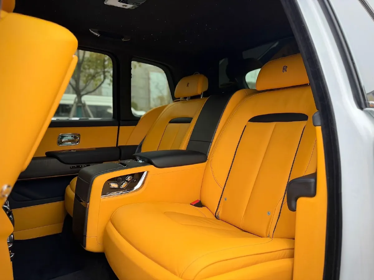 2018 Rolls-Royce Cullinan 6.7T 571HP V12 8AT,autocango,china used car exporter,china ev exporter,chinese used car exporter,chinese used ev exporter