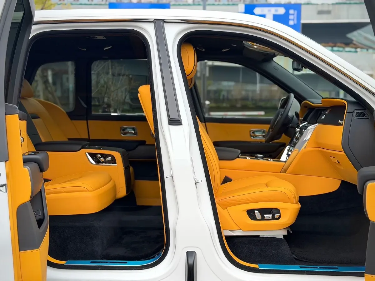 2018 Rolls-Royce Cullinan 6.7T 571HP V12 8AT,autocango,china used car exporter,china ev exporter,chinese used car exporter,chinese used ev exporter