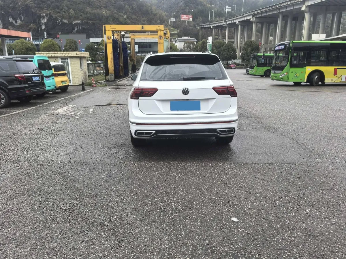 2023 Volkswagen Tiguan L 2.0T 186HP L4 7DCT,autocango,china used car exporter,china ev exporter,chinese used car exporter,chinese used ev exporter