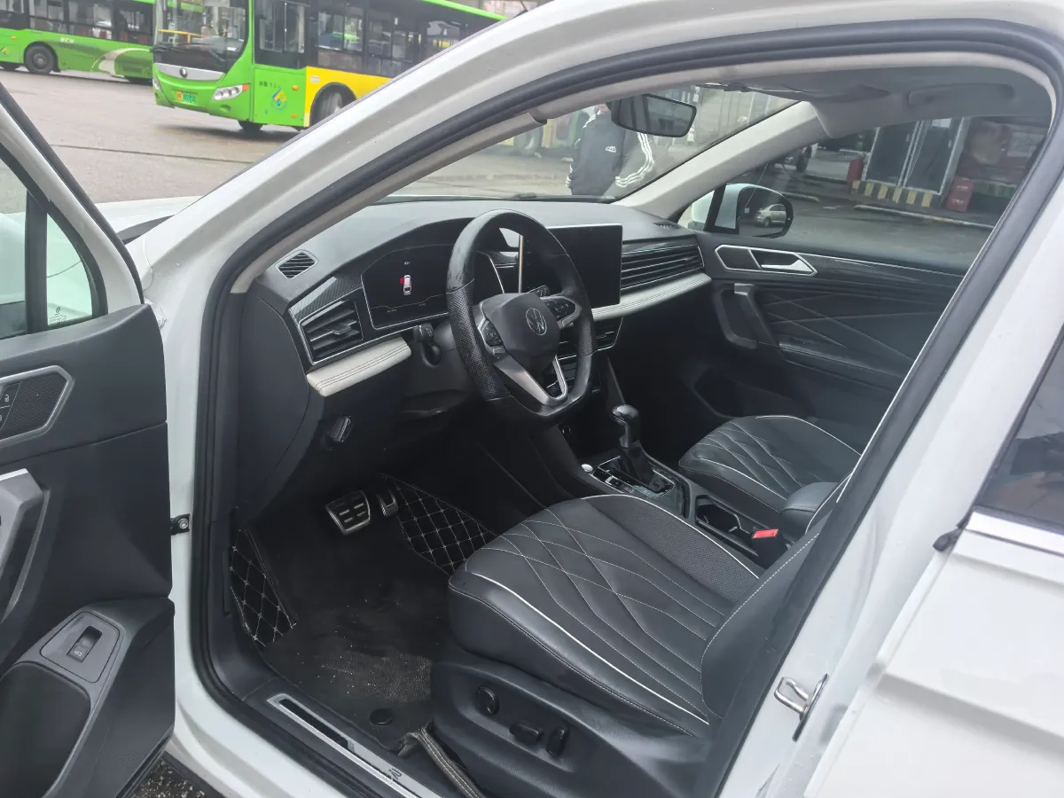 2023 Volkswagen Tiguan L 2.0T 186HP L4 7DCT,autocango,china used car exporter,china ev exporter,chinese used car exporter,chinese used ev exporter