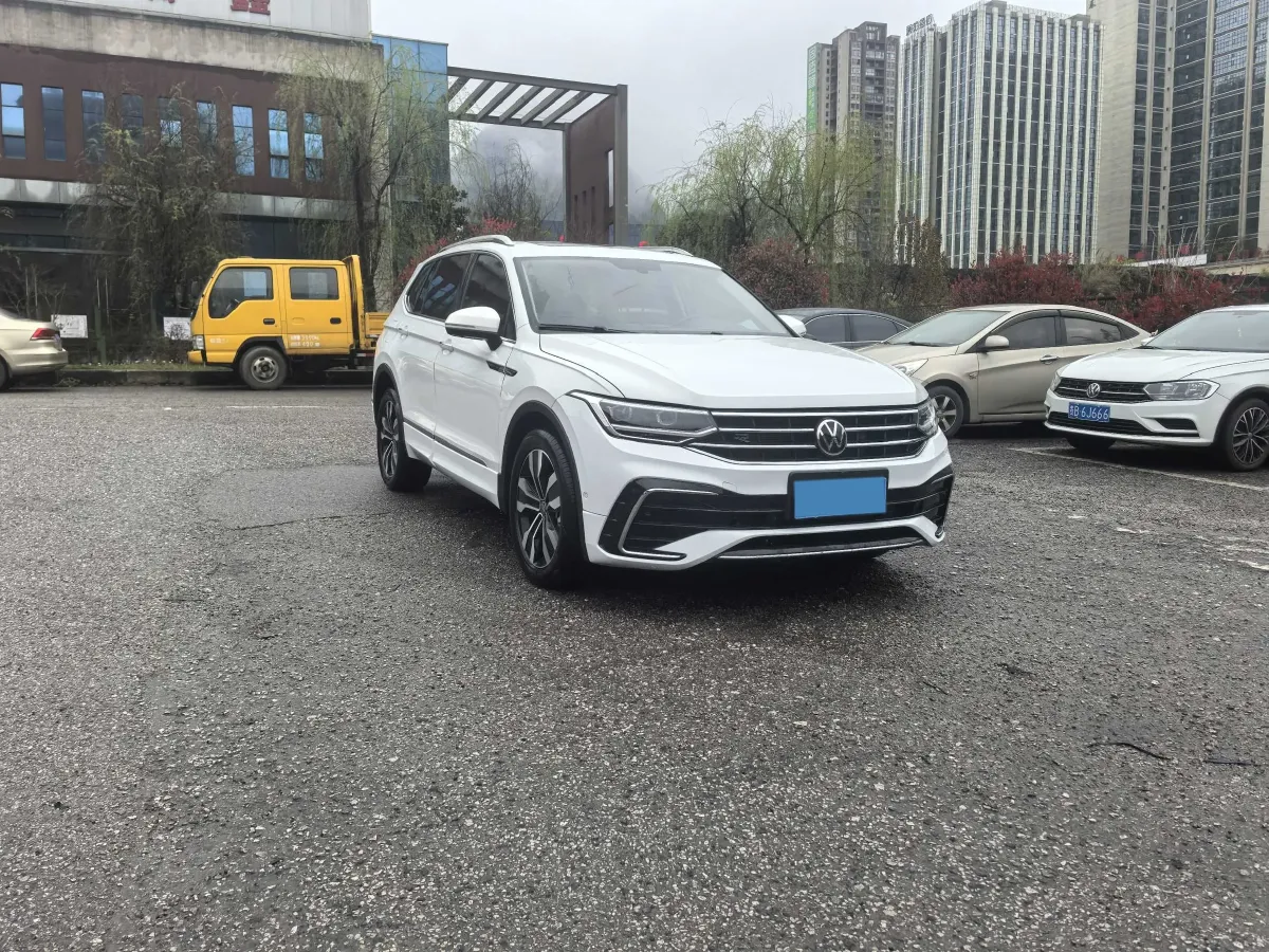 2023 Volkswagen Tiguan L 2.0T 186HP L4 7DCT,autocango,china used car exporter,china ev exporter,chinese used car exporter,chinese used ev exporter