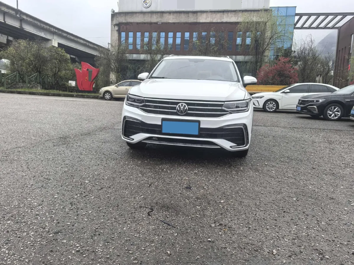 2023 Volkswagen Tiguan L 2.0T 186HP L4 7DCT,autocango,china used car exporter,china ev exporter,chinese used car exporter,chinese used ev exporter