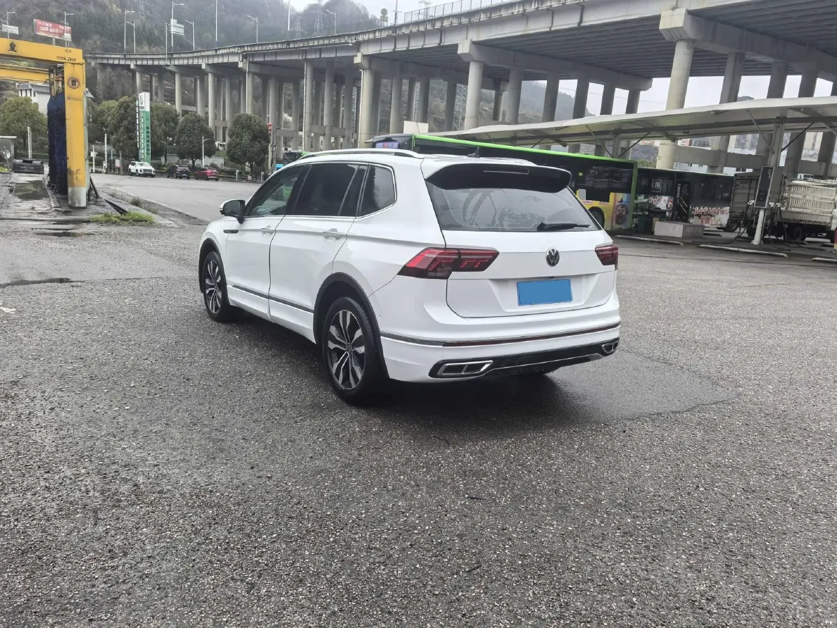 2023 Volkswagen Tiguan L 2.0T 186HP L4 7DCT,autocango,china used car exporter,china ev exporter,chinese used car exporter,chinese used ev exporter