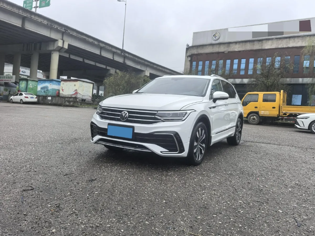 2023 Volkswagen Tiguan L 2.0T 186HP L4 7DCT,autocango,china used car exporter,china ev exporter,chinese used car exporter,chinese used ev exporter